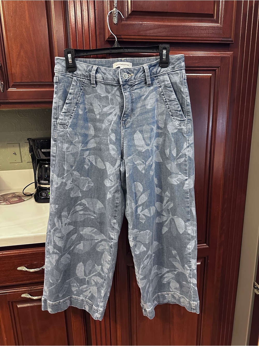 NWOT Liz Claiborne 4/6 Floral Women’s Gaucho Jeans - Price firm!